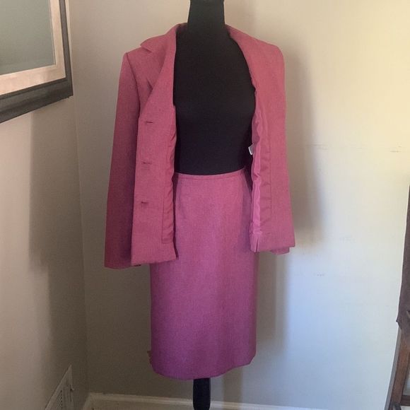 Le Suit Jackets & Blazers - NWT Le Suit 12p 2 piece skirt and blazer suit ❤️